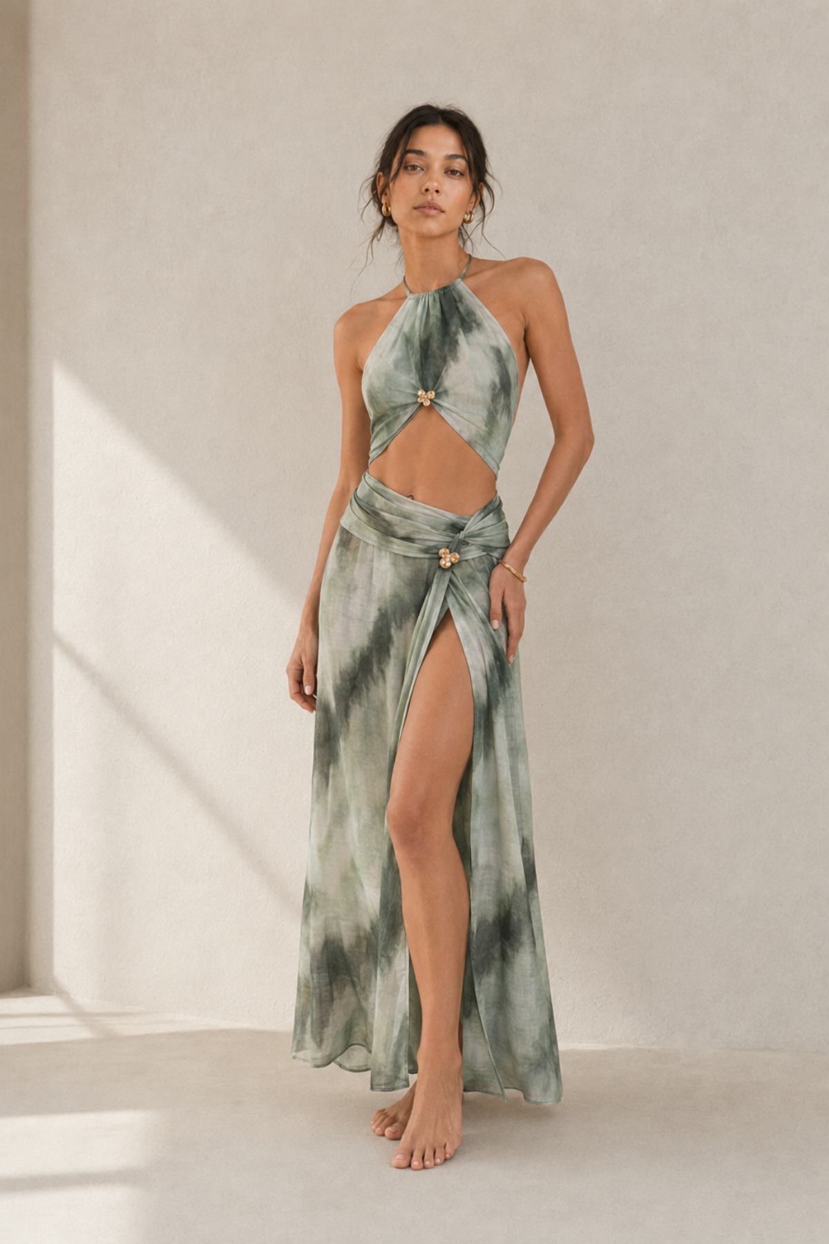 Yeşil karışık renkli tie-dye desenli plaj takımı pareo set - halter yaka üst ve yüksek yırtmaçlı etek