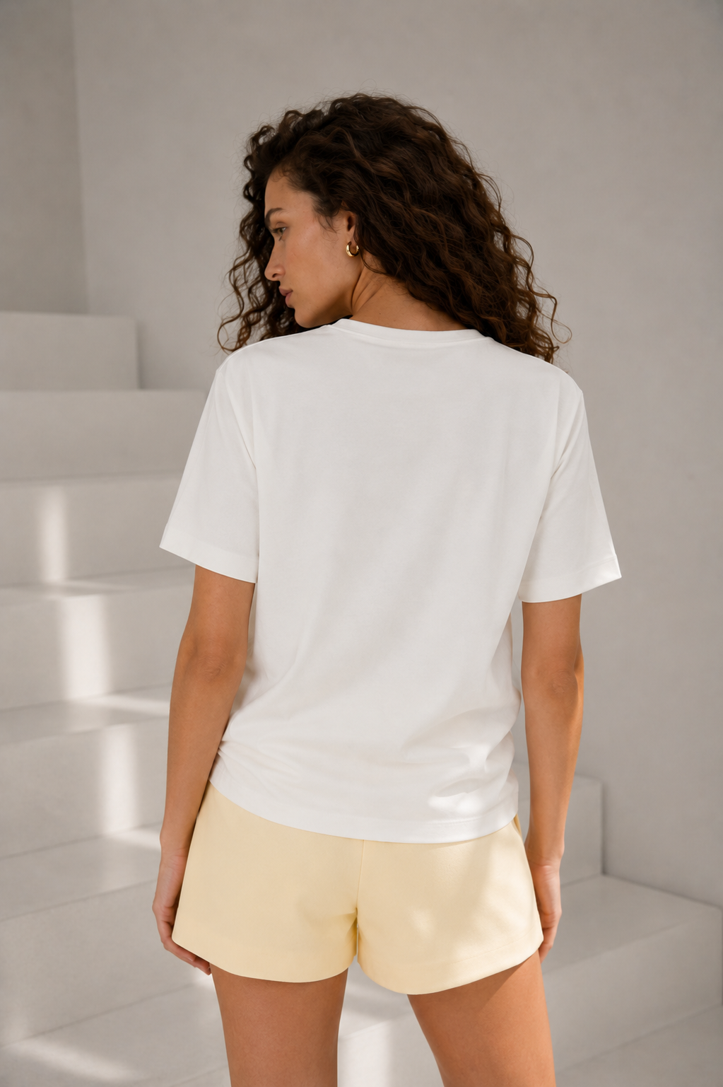Beyaz Dökümlü Kadın T-Shirt