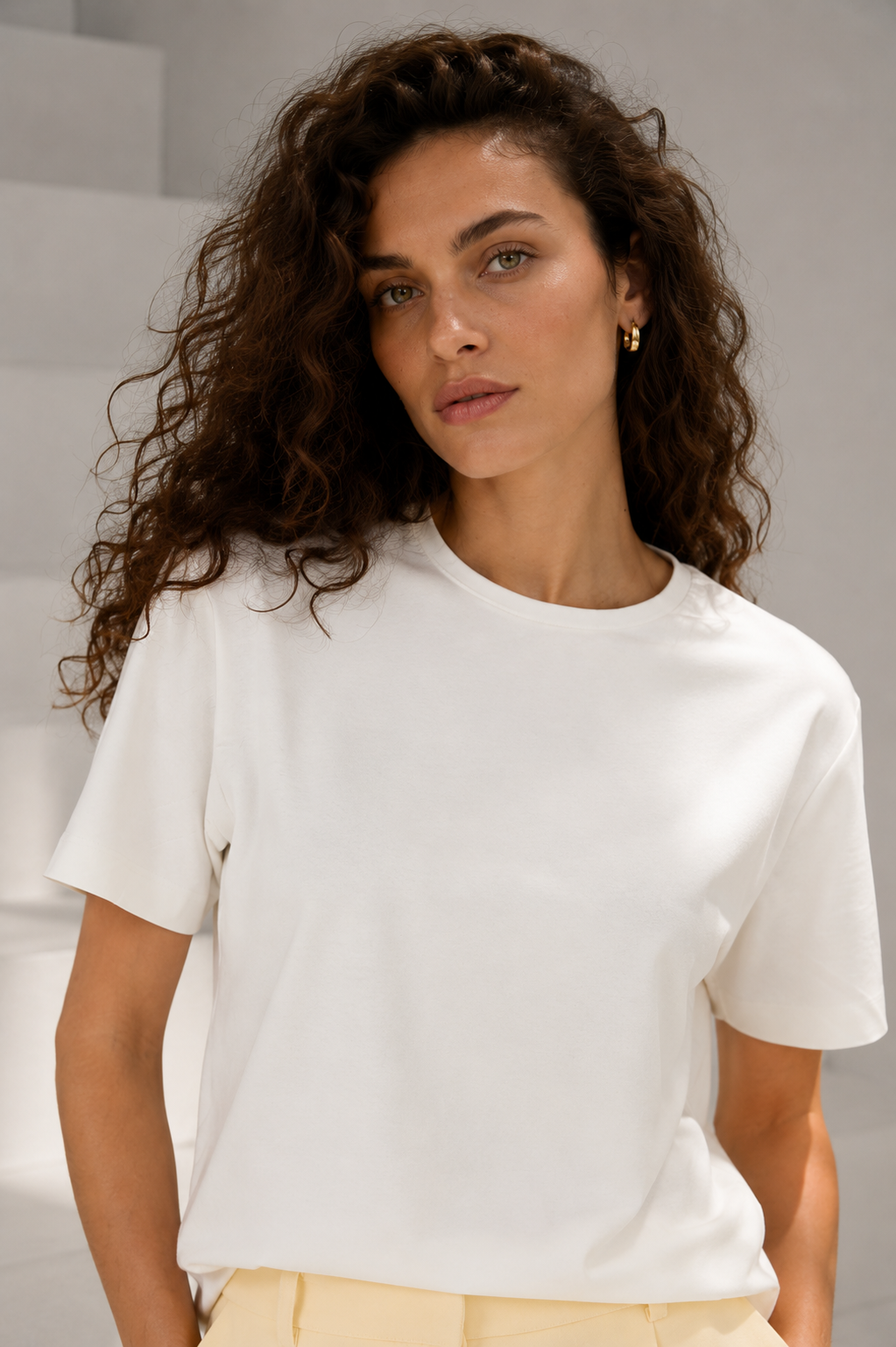 Beyaz Dökümlü Kadın T-Shirt
