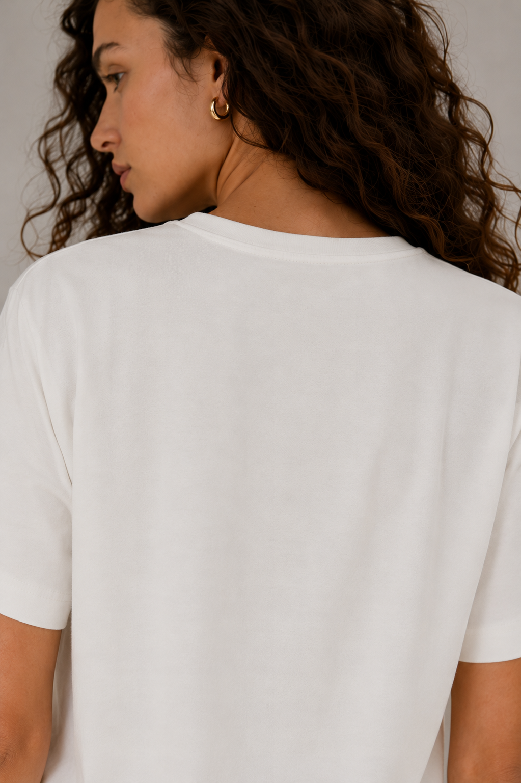 Beyaz Dökümlü Kadın T-Shirt
