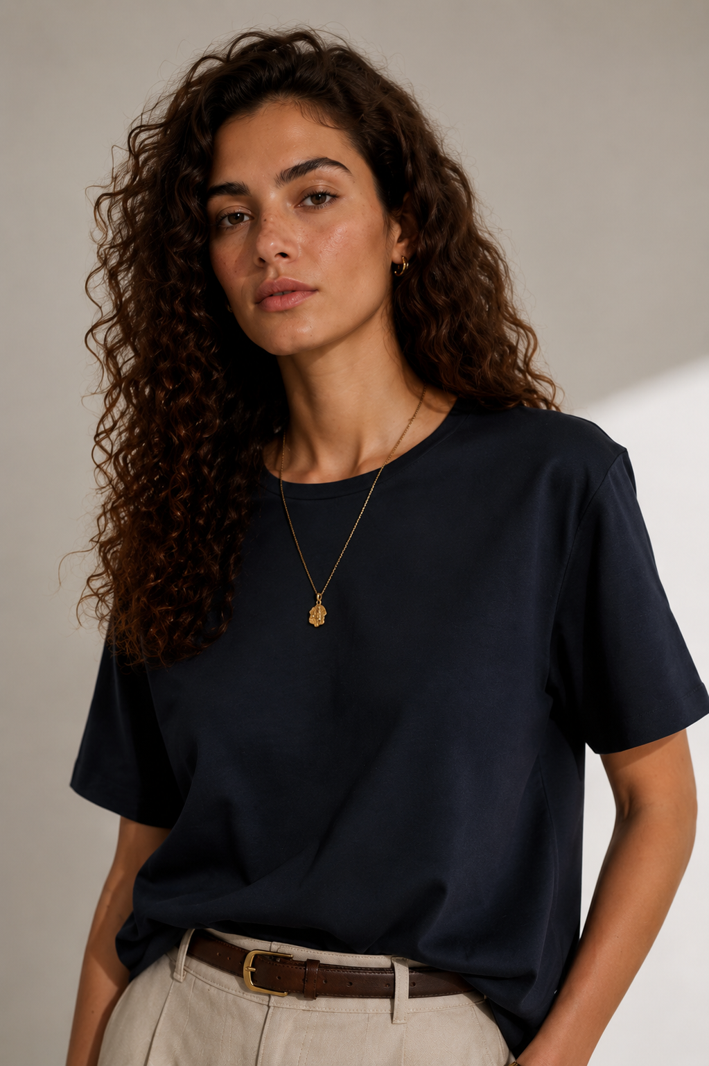 Siyah Dökümlü Kadın T-Shirt